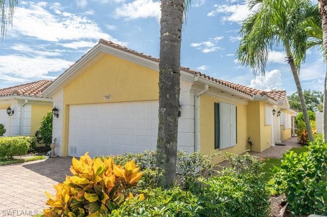7430 Emilia Ln, Naples, FL 34114-5