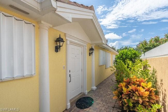 7430 Emilia Ln, Naples, FL 34114-7