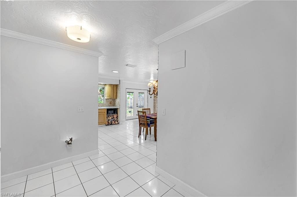 3348 Balboa Cir E, Naples, FL 34105-4