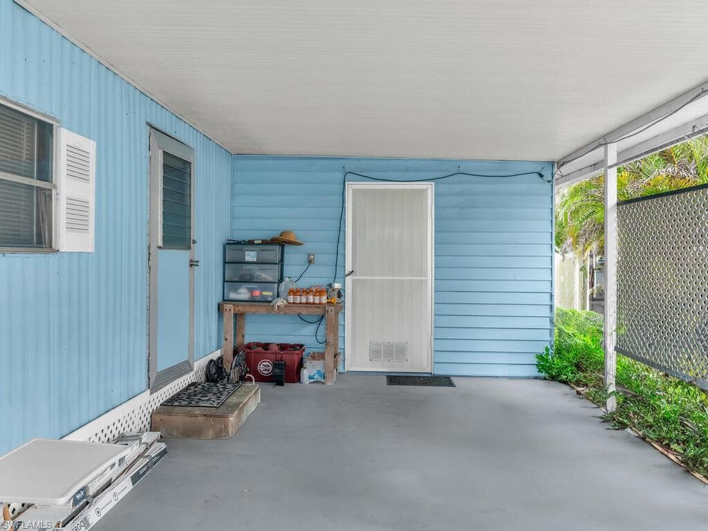 35 Cimmaron Trl 100, Naples, FL 34113-3