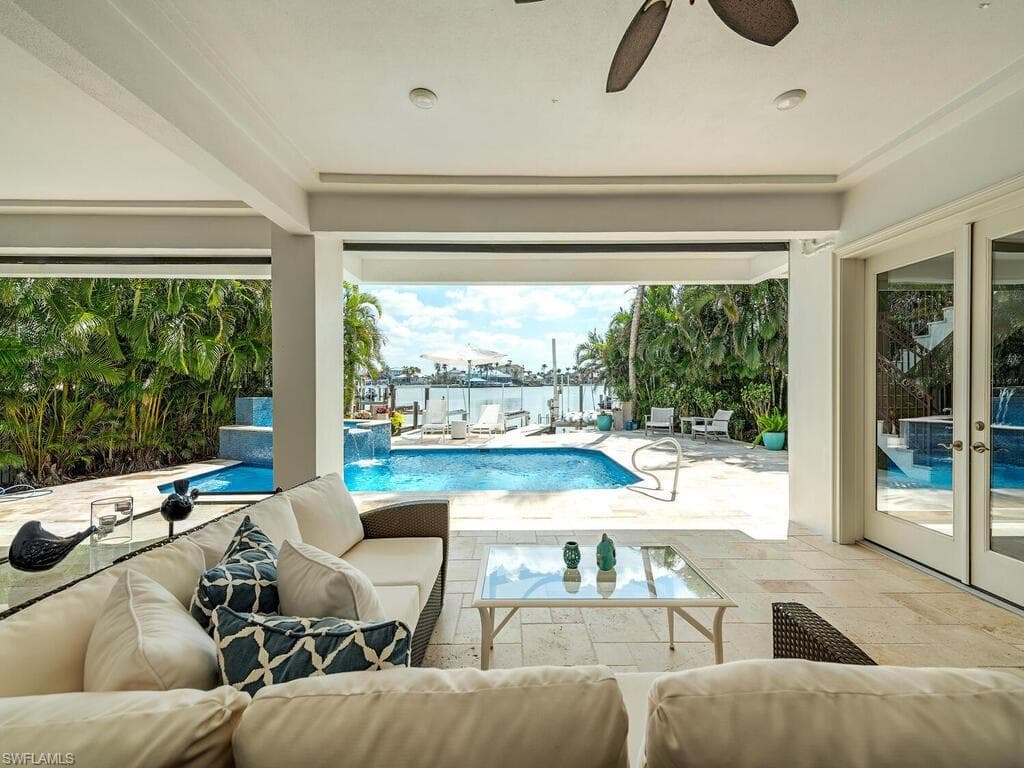 140 Conners Ave, Naples, FL 34108-11