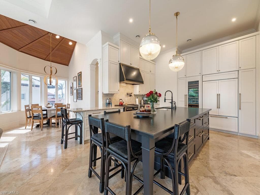 140 Conners Ave, Naples, FL 34108-6
