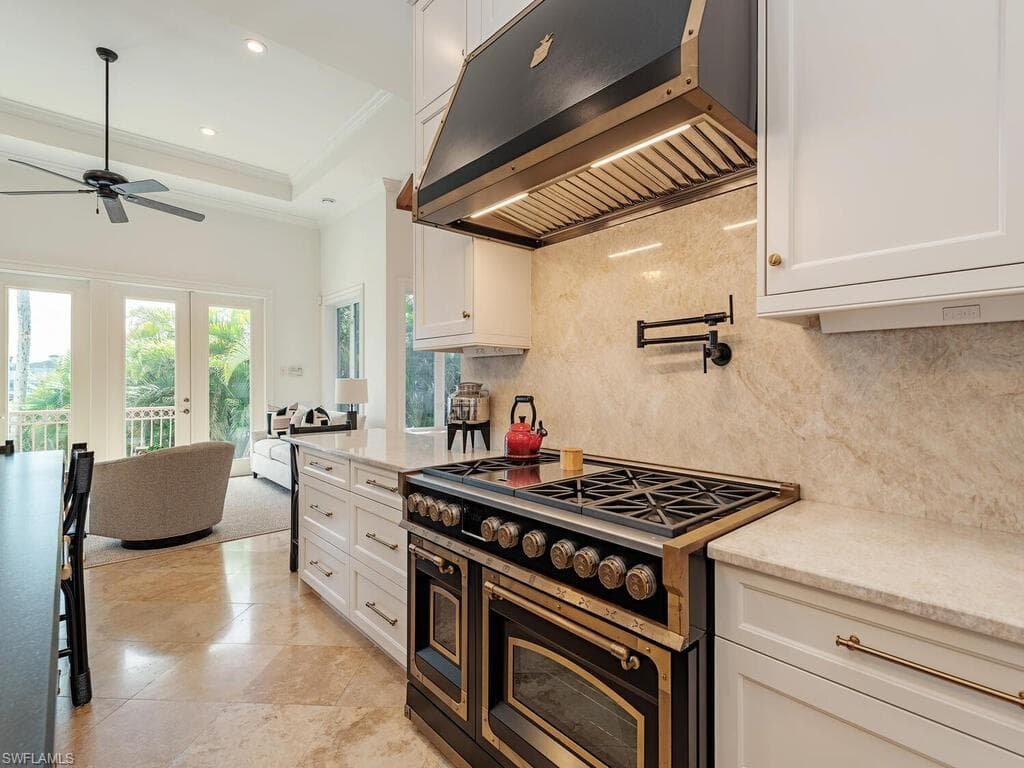 140 Conners Ave, Naples, FL 34108-7