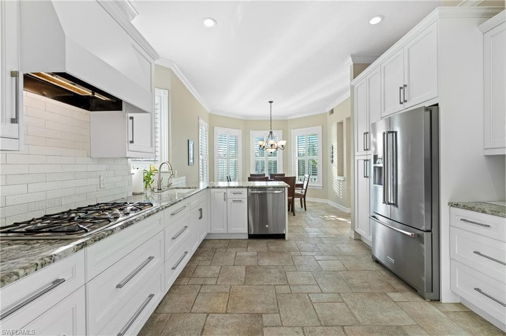 1495 Gordon River Ln, Naples, FL 34104-14