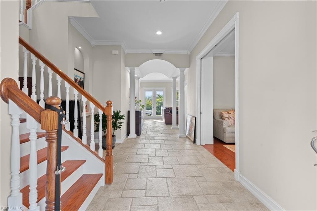 1495 Gordon River Ln, Naples, FL 34104-17