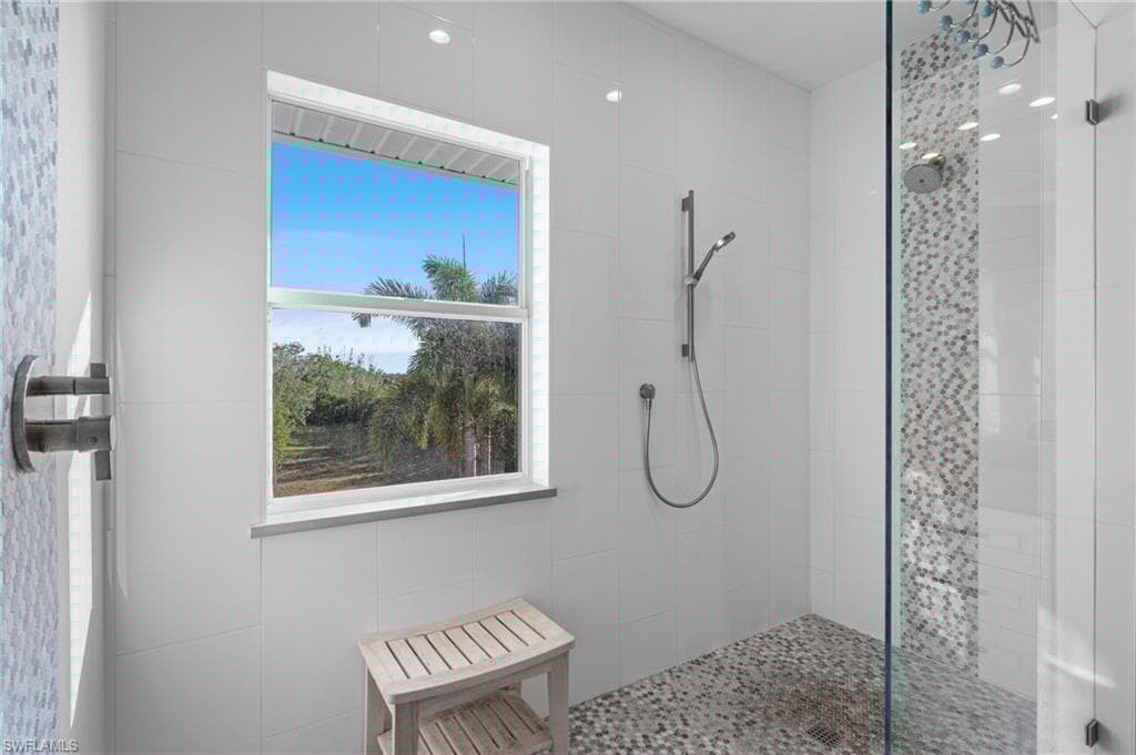 1495 Gordon River Ln, Naples, FL 34104-24