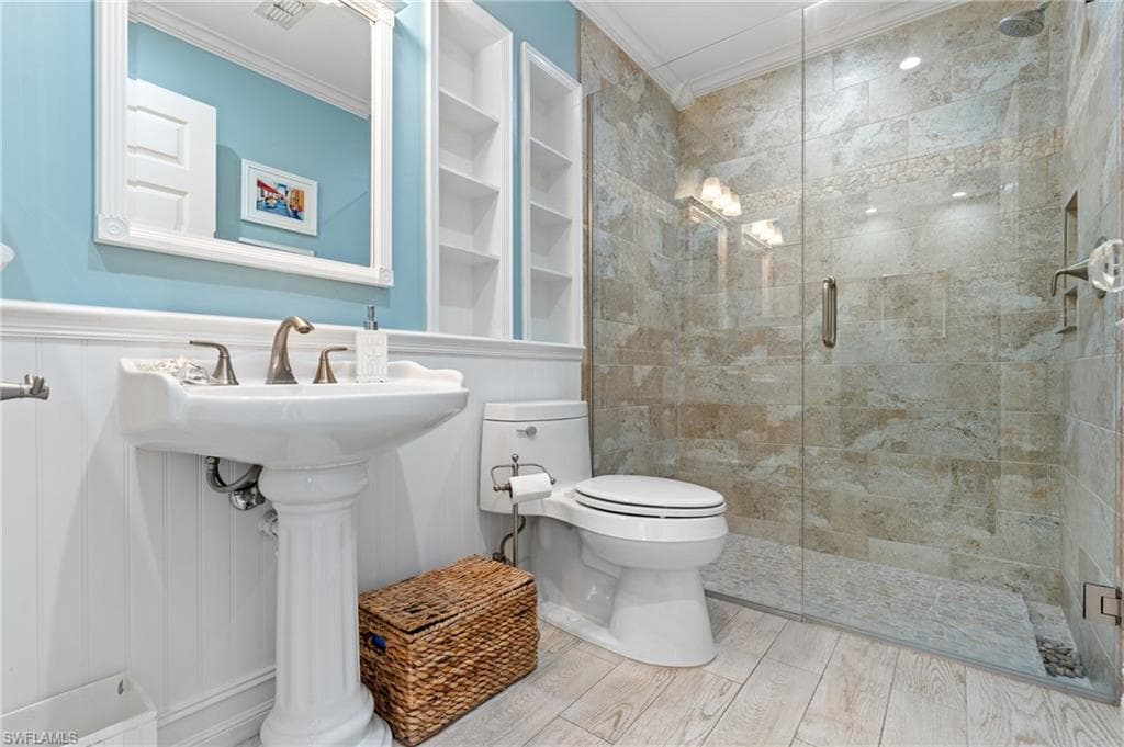 1495 Gordon River Ln, Naples, FL 34104-28