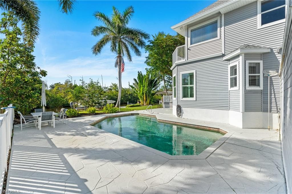 1495 Gordon River Ln, Naples, FL 34104-35