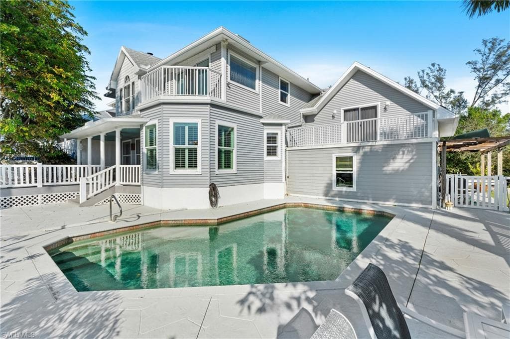 1495 Gordon River Ln, Naples, FL 34104-36