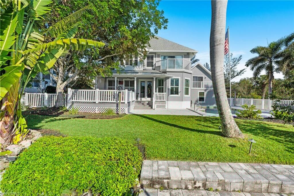 1495 Gordon River Ln, Naples, FL 34104-37