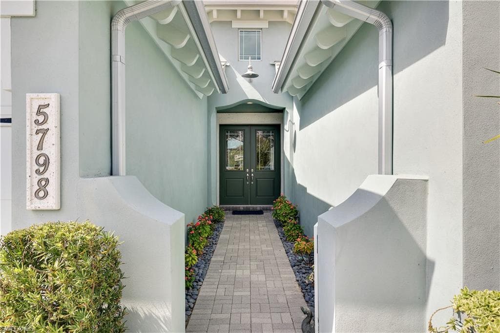 5798 Anegada Dr, Naples, FL 34113-5