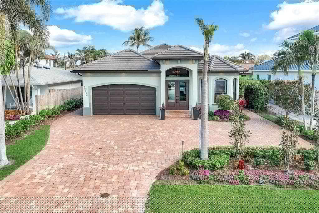 10340 Vanderbilt Dr, Naples, FL 34108-9