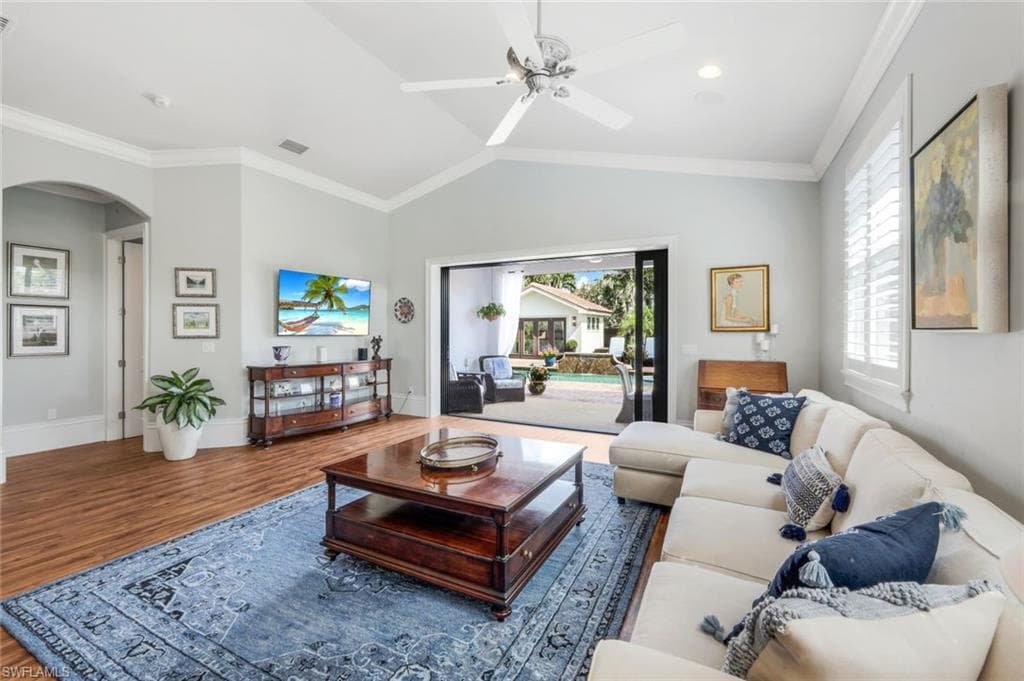 10340 Vanderbilt Dr, Naples, FL 34108-11