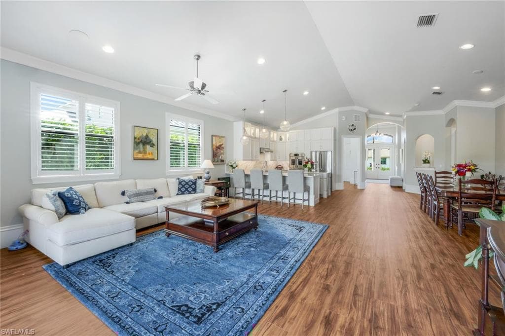 10340 Vanderbilt Dr, Naples, FL 34108-12