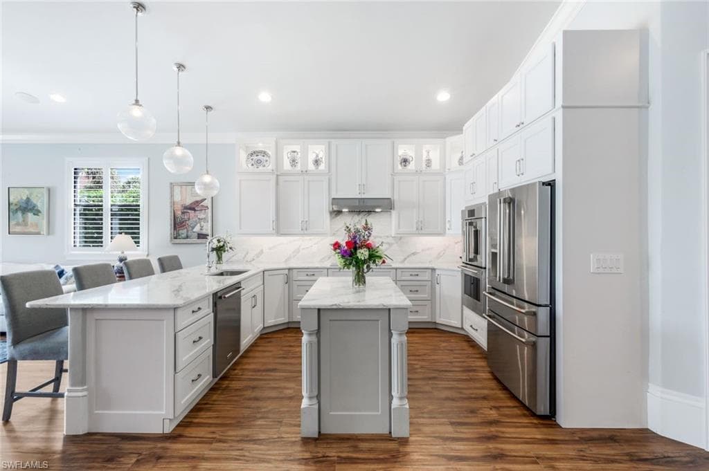 10340 Vanderbilt Dr, Naples, FL 34108-13