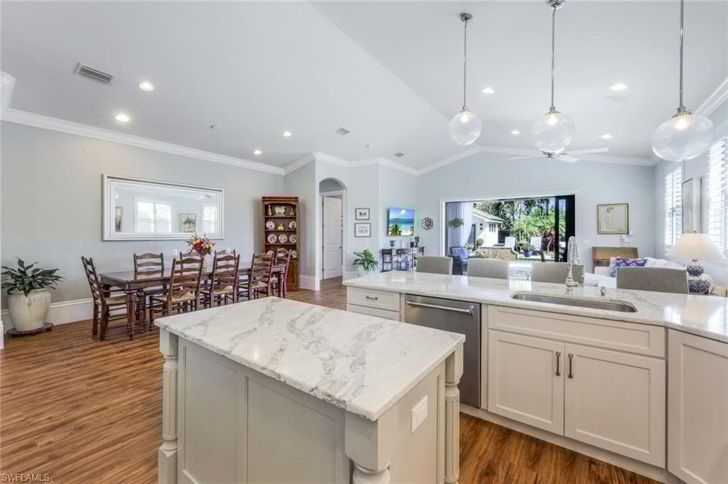 10340 Vanderbilt Dr, Naples, FL 34108-14