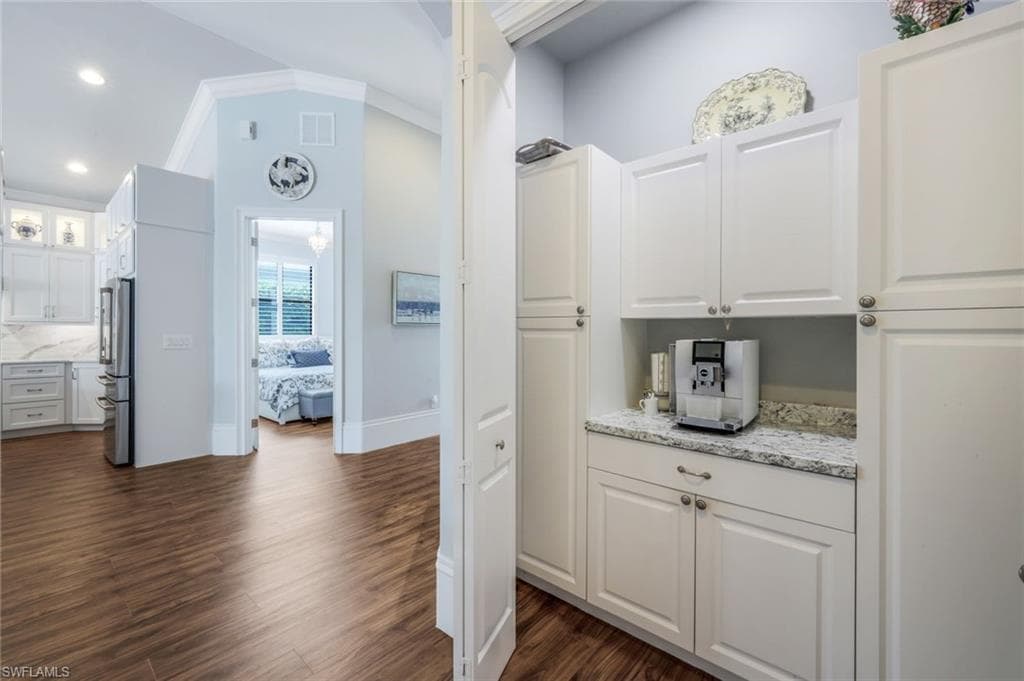 10340 Vanderbilt Dr, Naples, FL 34108-16
