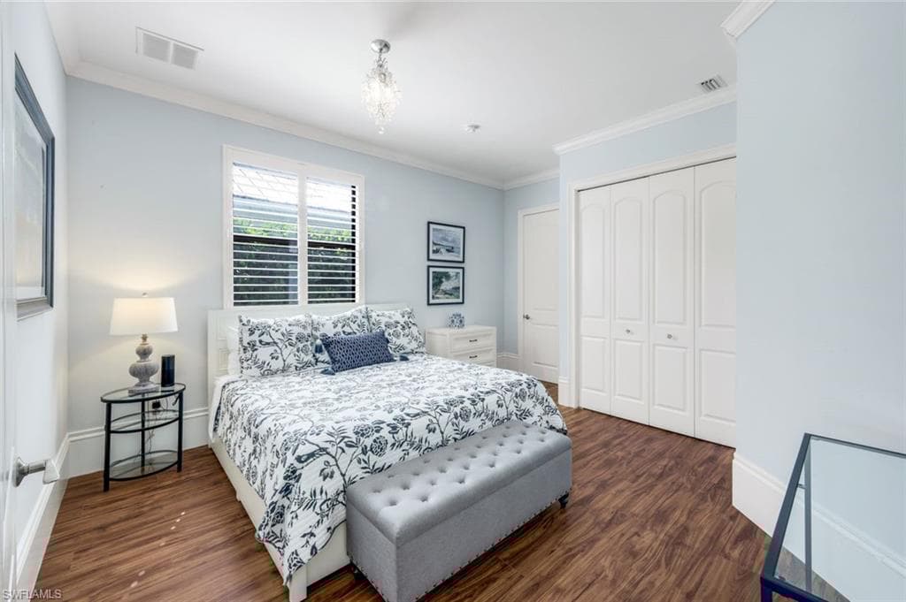 10340 Vanderbilt Dr, Naples, FL 34108-17
