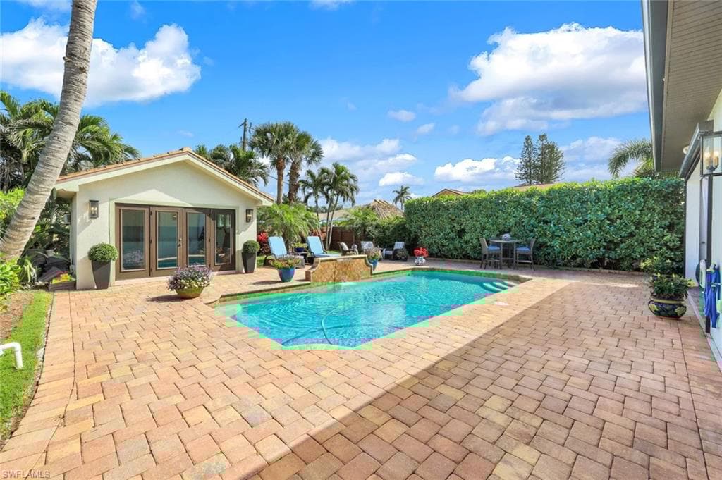10340 Vanderbilt Dr, Naples, FL 34108-23