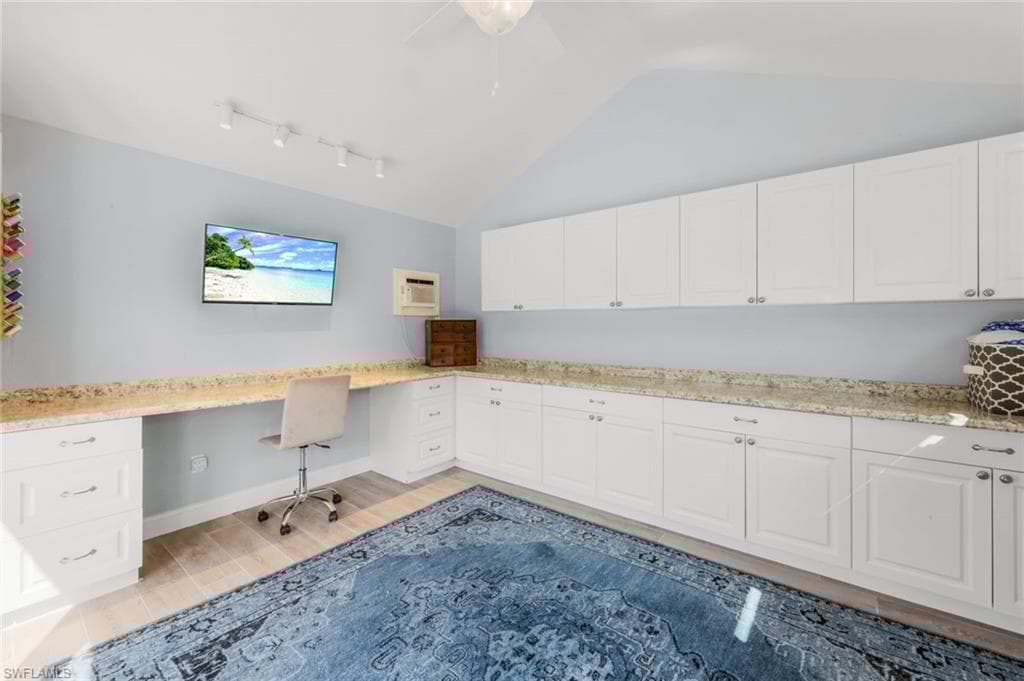 10340 Vanderbilt Dr, Naples, FL 34108-24