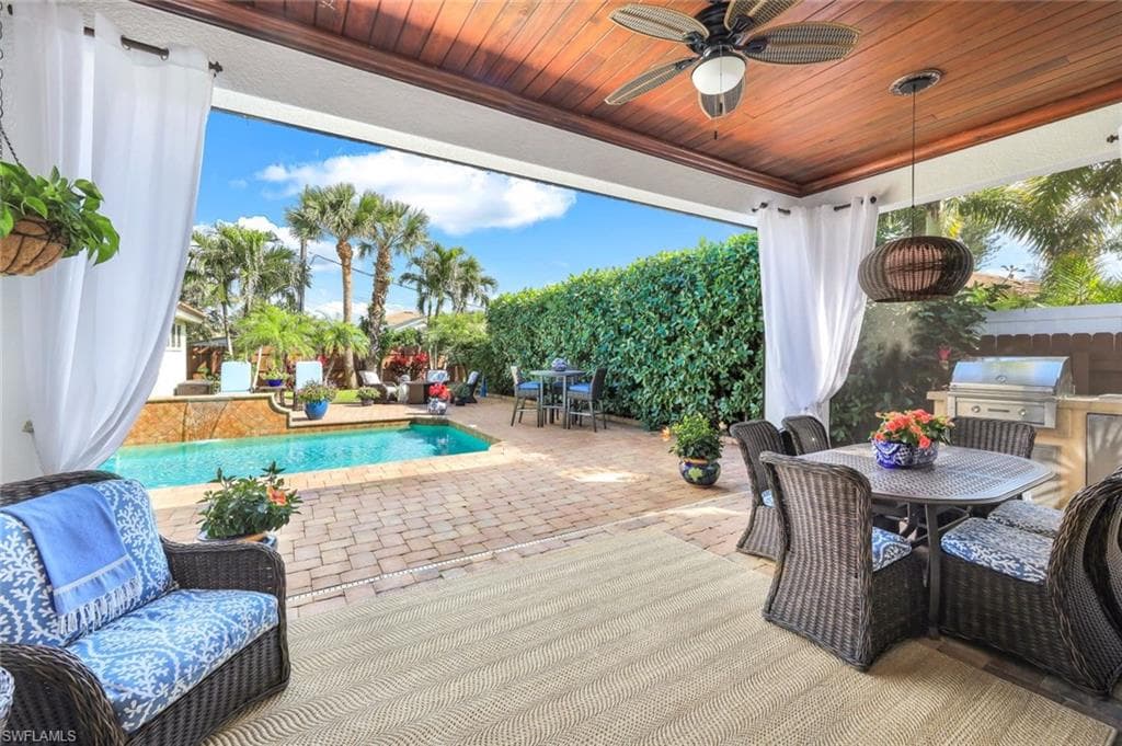 10340 Vanderbilt Dr, Naples, FL 34108-27