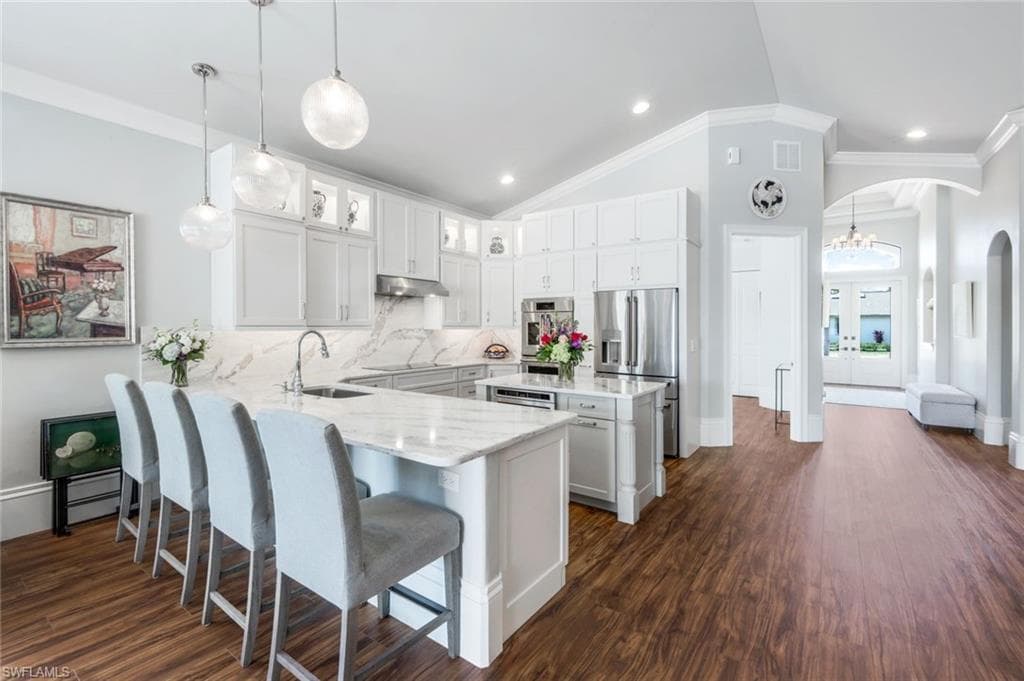 10340 Vanderbilt Dr, Naples, FL 34108-2