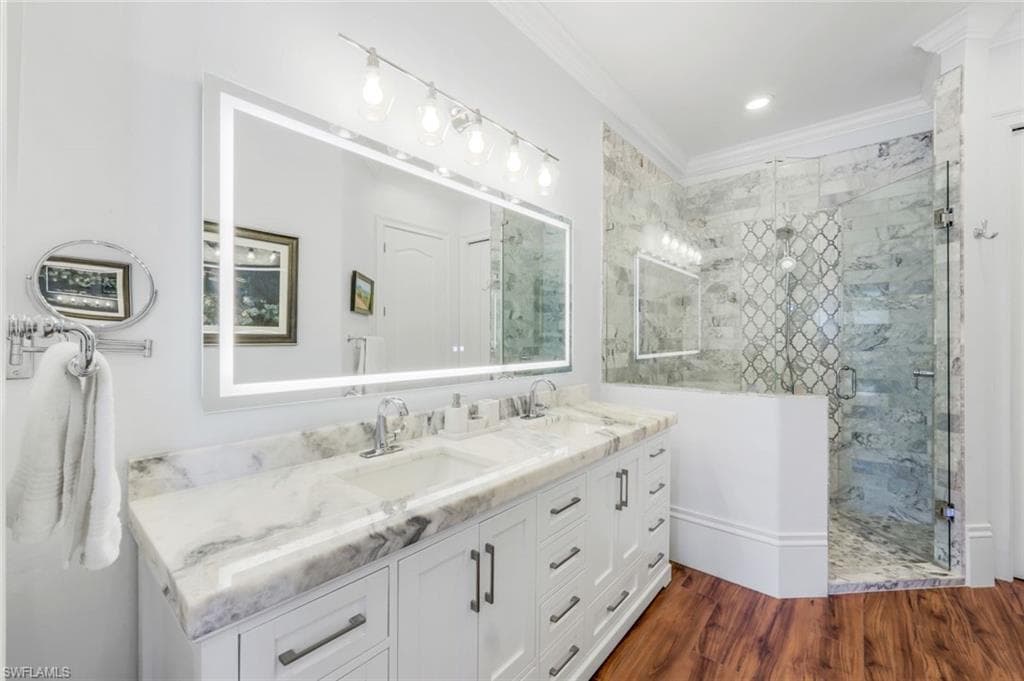 10340 Vanderbilt Dr, Naples, FL 34108-6