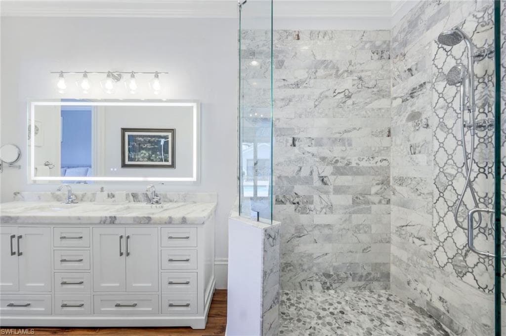 10340 Vanderbilt Dr, Naples, FL 34108-7