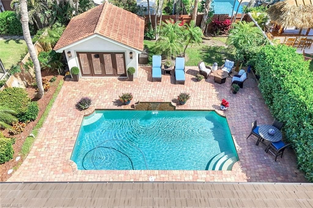 10340 Vanderbilt Dr, Naples, FL 34108-8