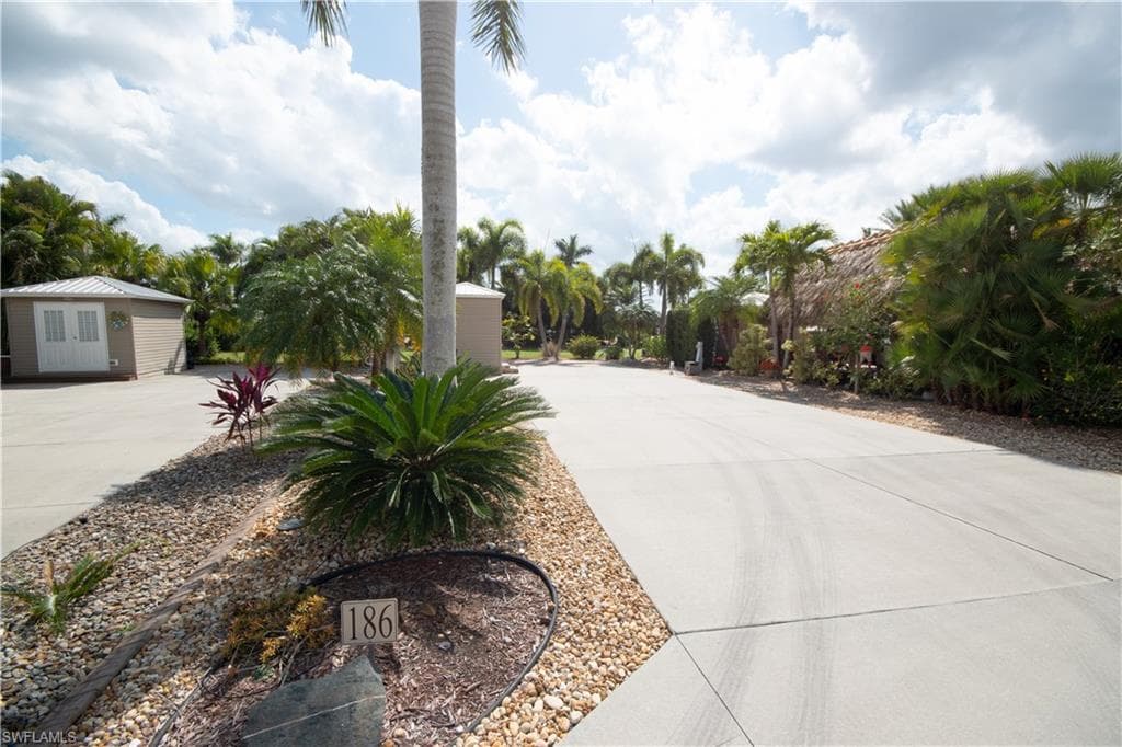 10216 Yellowtop Trl, Fort Myers, FL 33905-2