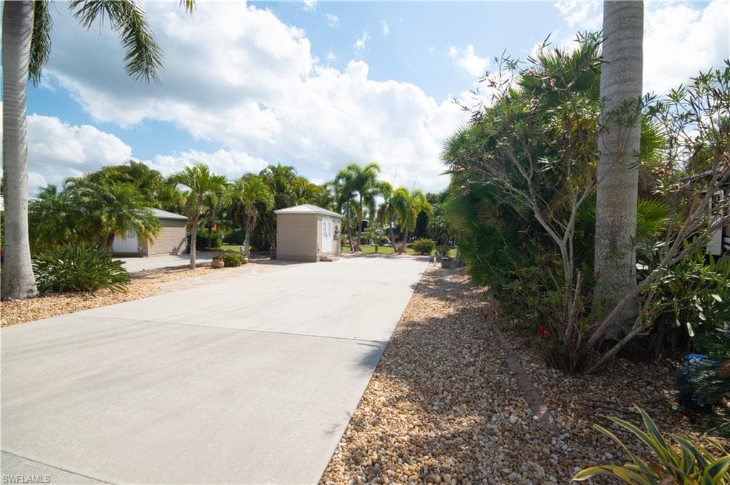 10216 Yellowtop Trl, Fort Myers, FL 33905-3