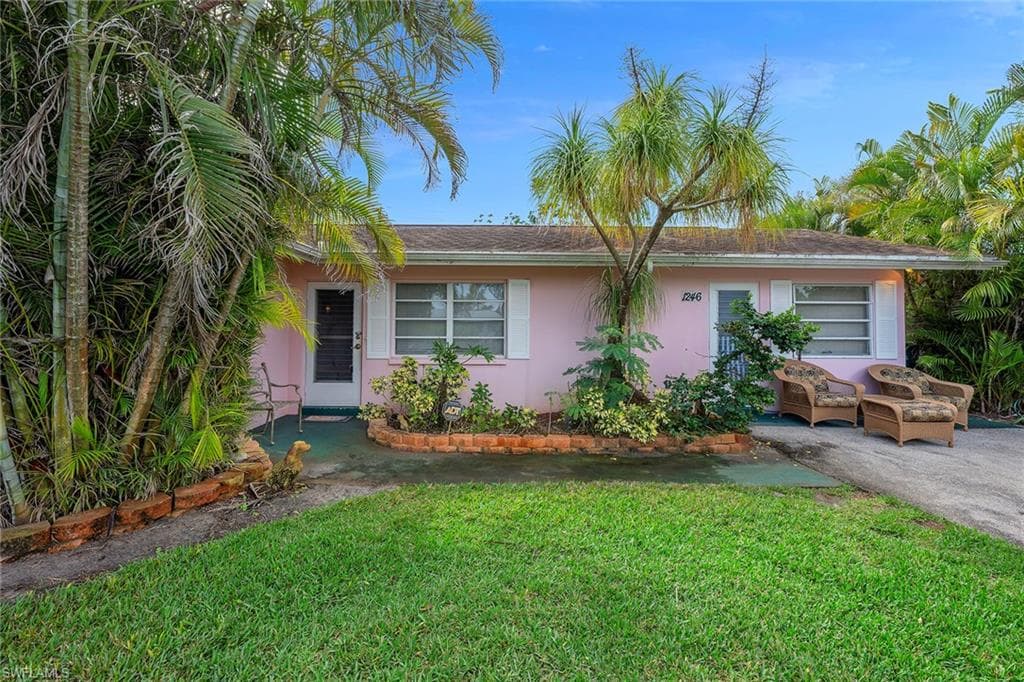 1246 Hilltop Dr, Naples, FL 34103-1