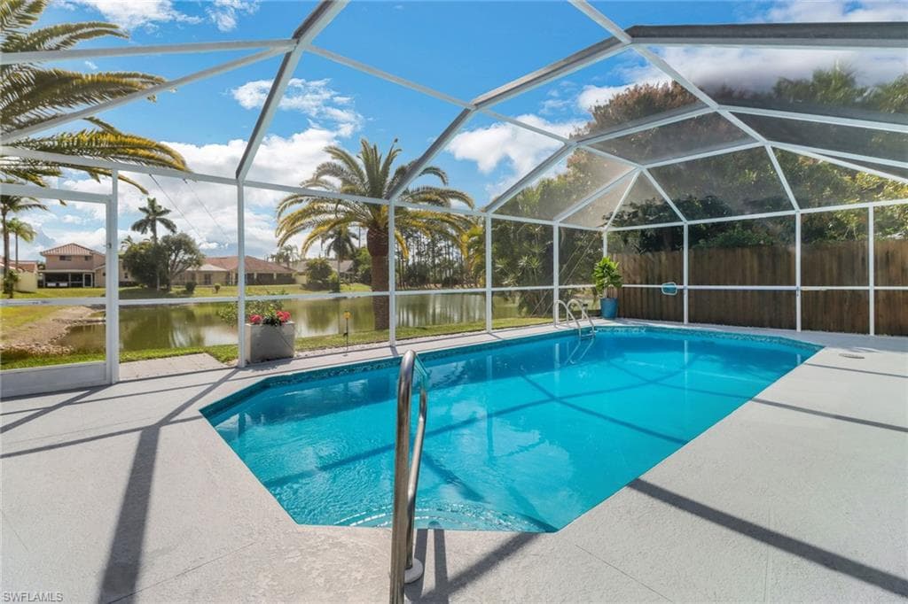 1139 Jardin Dr, Naples, FL 34104-1
