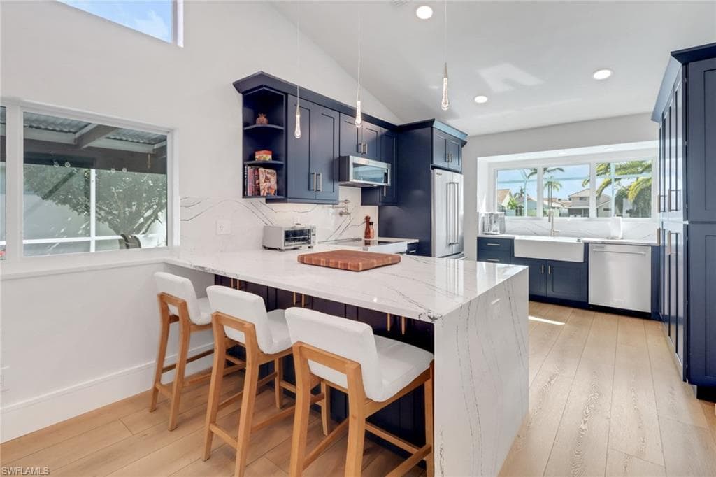 1139 Jardin Dr, Naples, FL 34104-7