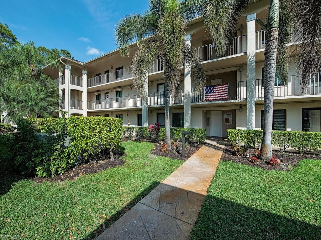 5767 Deauville Cir D301, Naples, FL 34112-2