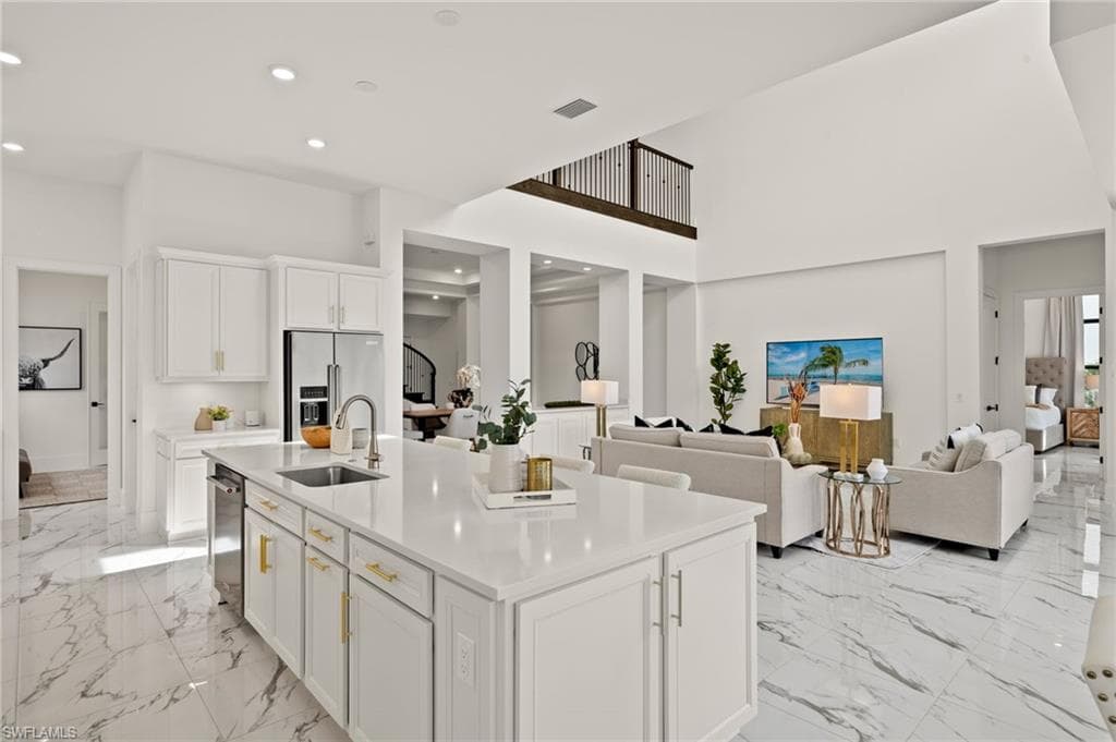 16153 Verilyn Cir, Naples, FL 34110-3