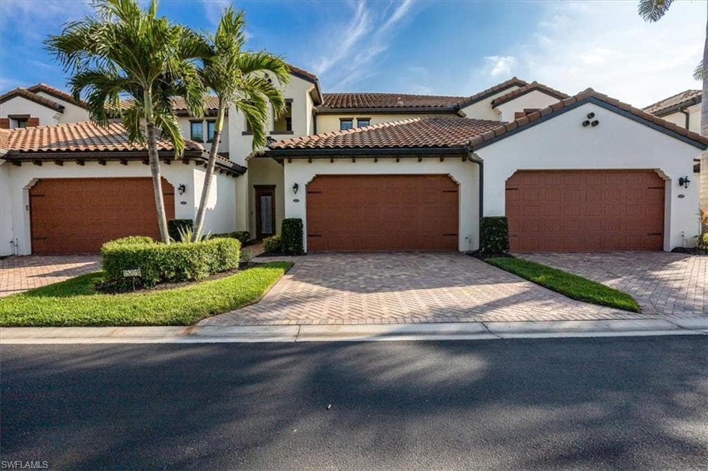 15201 Butler Lake Dr 202, Naples, FL 34109-3