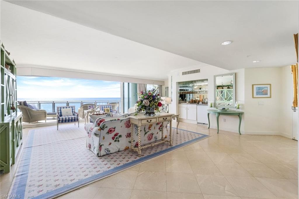 8231 Bay Colony Dr 903, Naples, FL 34108-11
