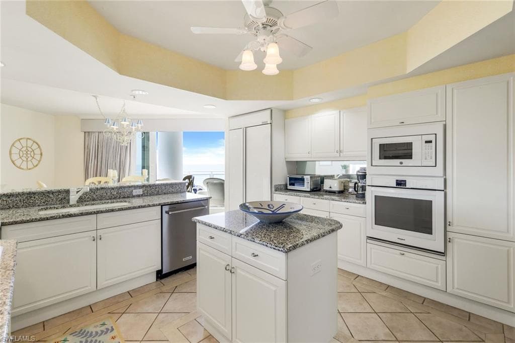 8231 Bay Colony Dr 903, Naples, FL 34108-18