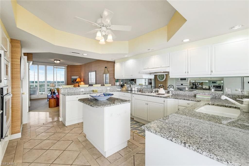 8231 Bay Colony Dr 903, Naples, FL 34108-20