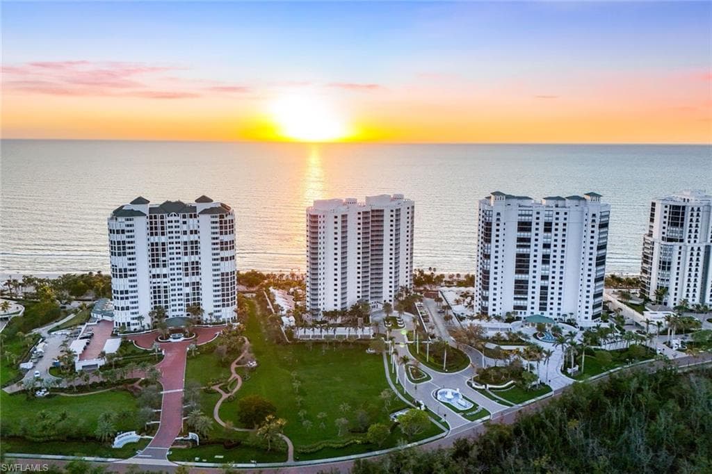 8231 Bay Colony Dr 903, Naples, FL 34108-2