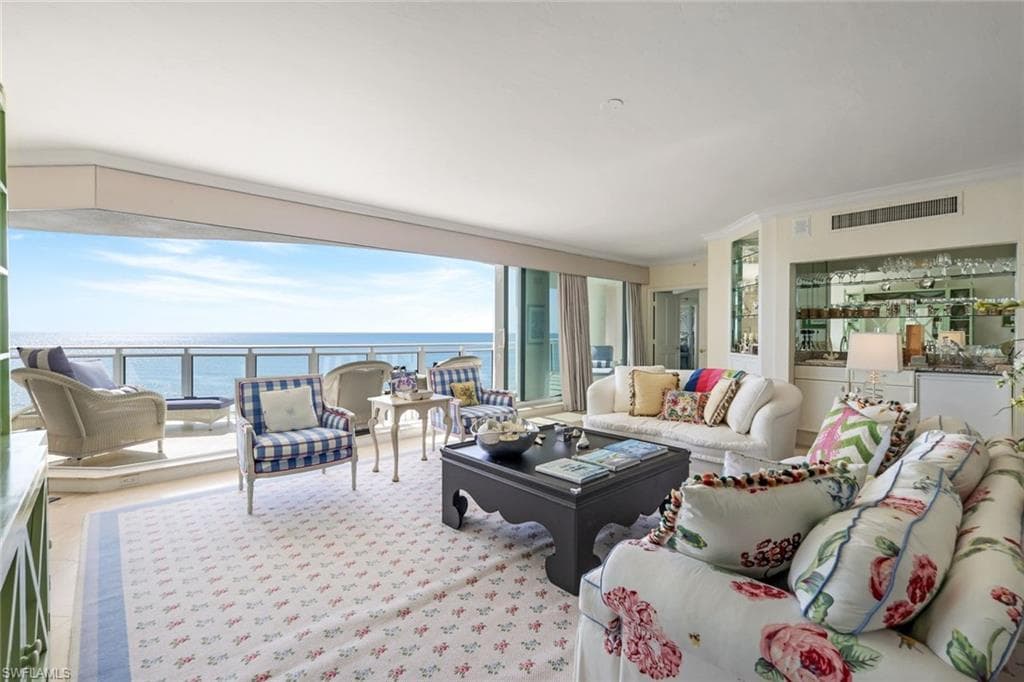 8231 Bay Colony Dr 903, Naples, FL 34108-8