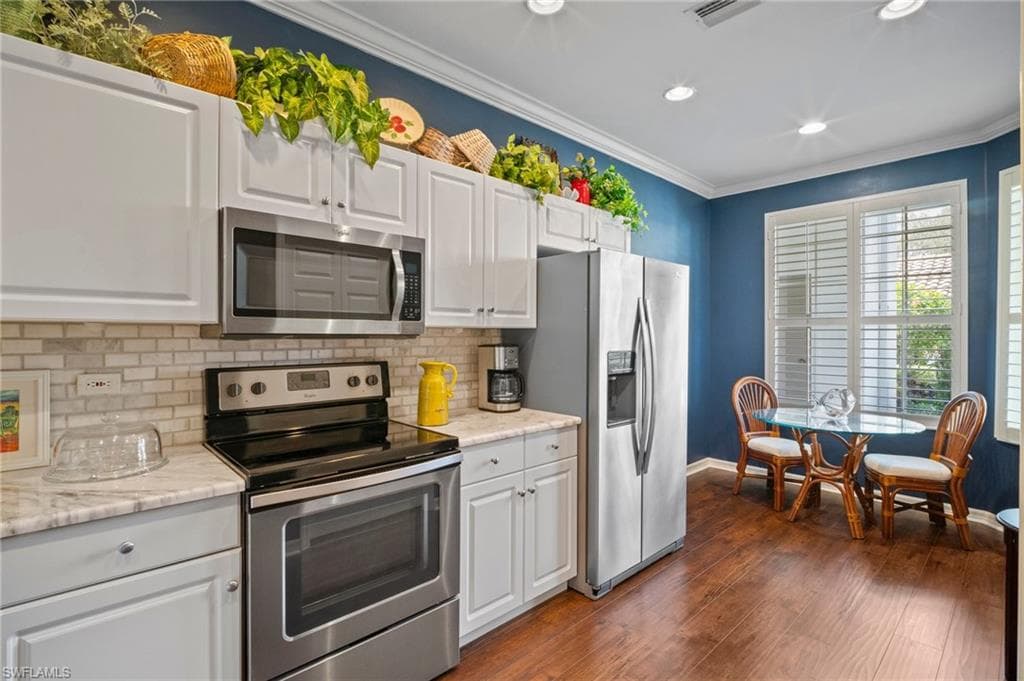 8253 Parkstone Pl 7-106, Naples, FL 34120-4