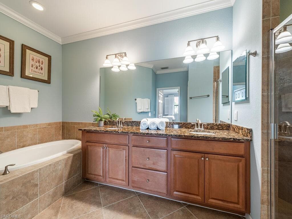 3159 Serena Ln 201, Naples, FL 34114-17