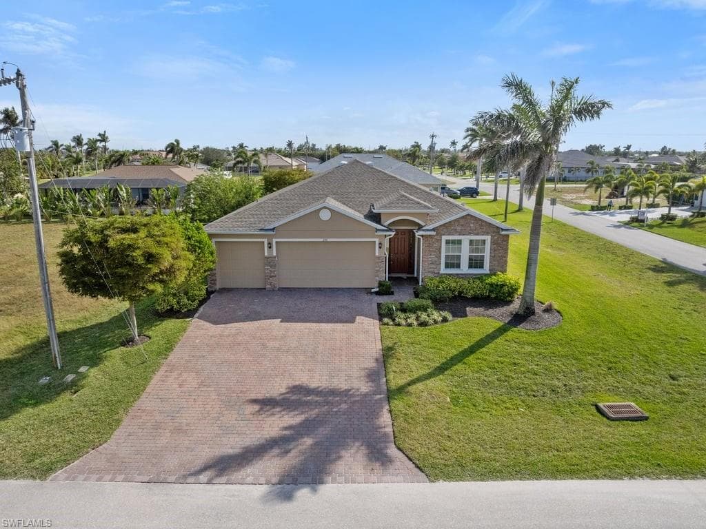 2911 25th Pl, Cape Coral, FL 33914-1