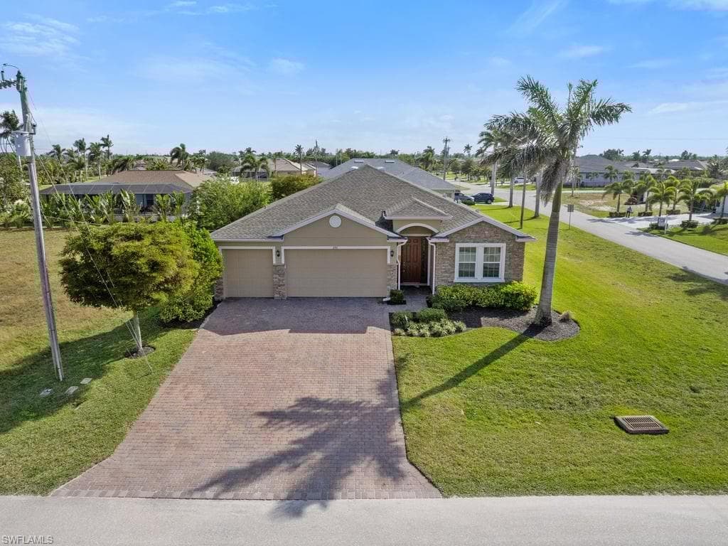 2911 25th Pl, Cape Coral, FL 33914-2