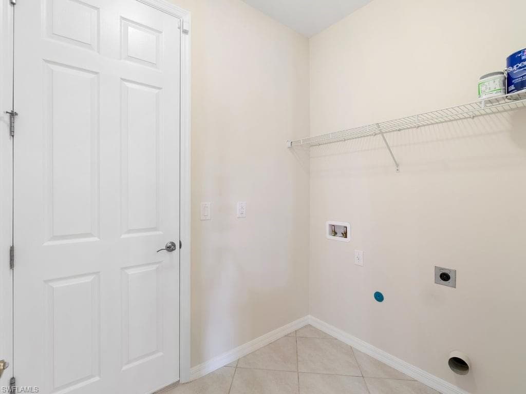 2911 25th Pl, Cape Coral, FL 33914-33