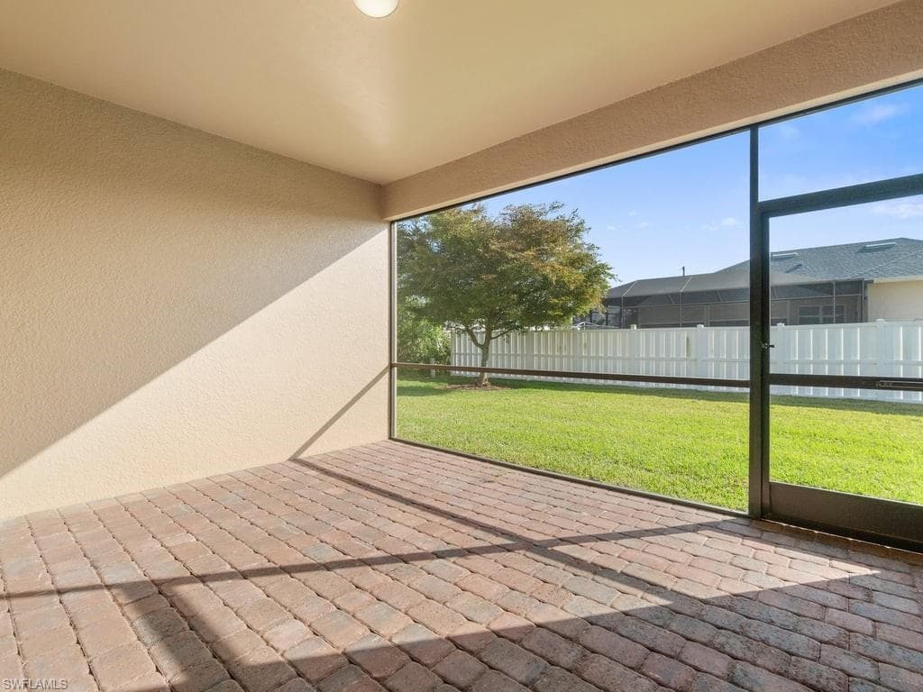 2911 25th Pl, Cape Coral, FL 33914-35
