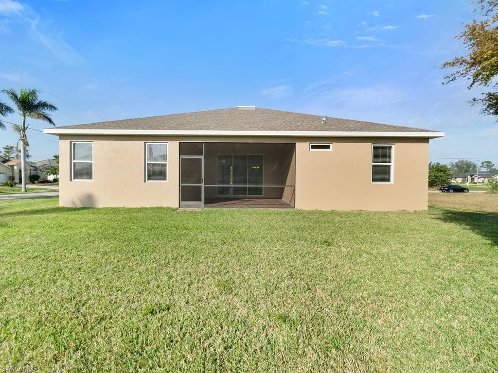 2911 25th Pl, Cape Coral, FL 33914-37