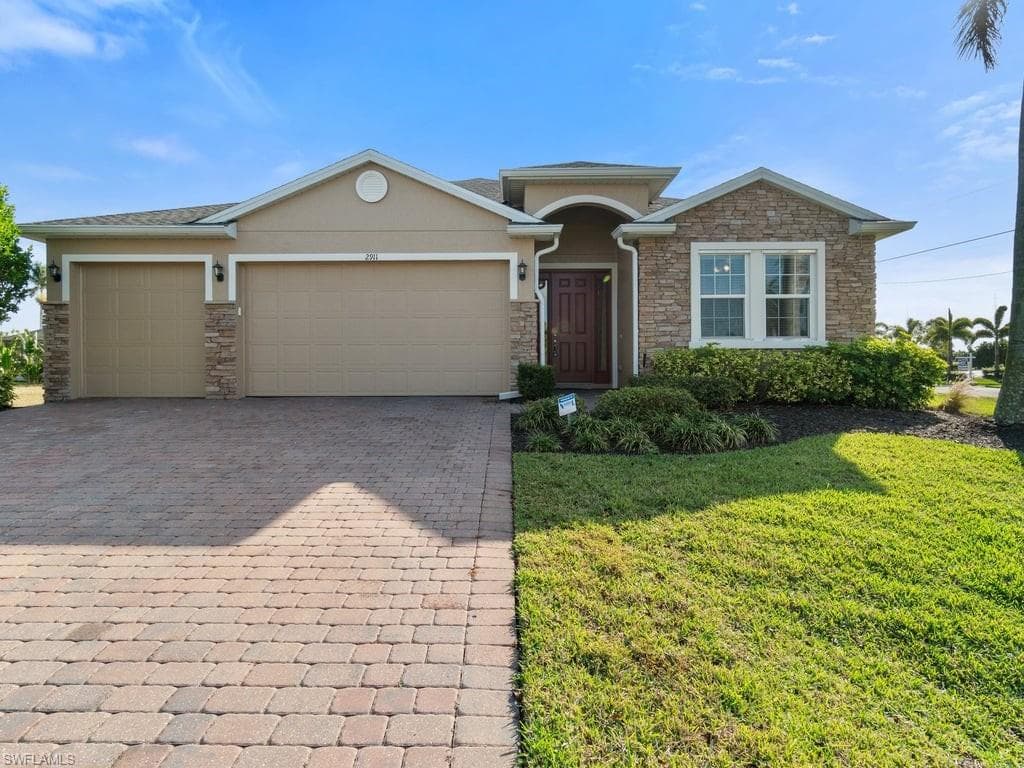 2911 25th Pl, Cape Coral, FL 33914-3